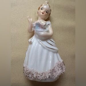 Vintage Napco Japan figurine with bouquet
